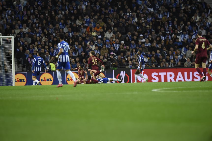 Celik abriu o marcador no Estádio do Dragão
