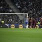 Balde de água fria no Dragão: Roma adianta-se em cima do intervalo (vídeo)