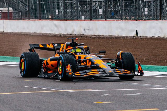 McLaren antecipa-se e apresenta carro de 2025 com pintura de camuflagem