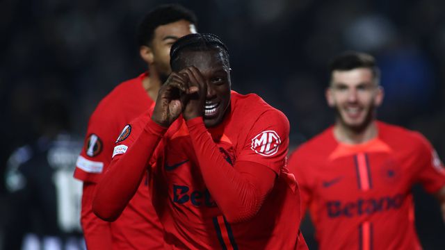 Dawa festeja golo da reviravolta do Steaua Bucareste