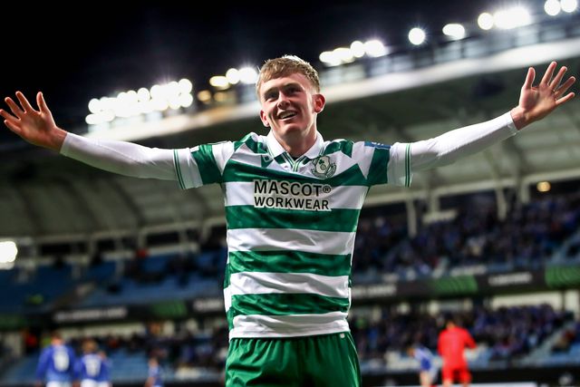 Histórico: avançado irlandês torna-se no mais jovem de sempre a marcar na Europa