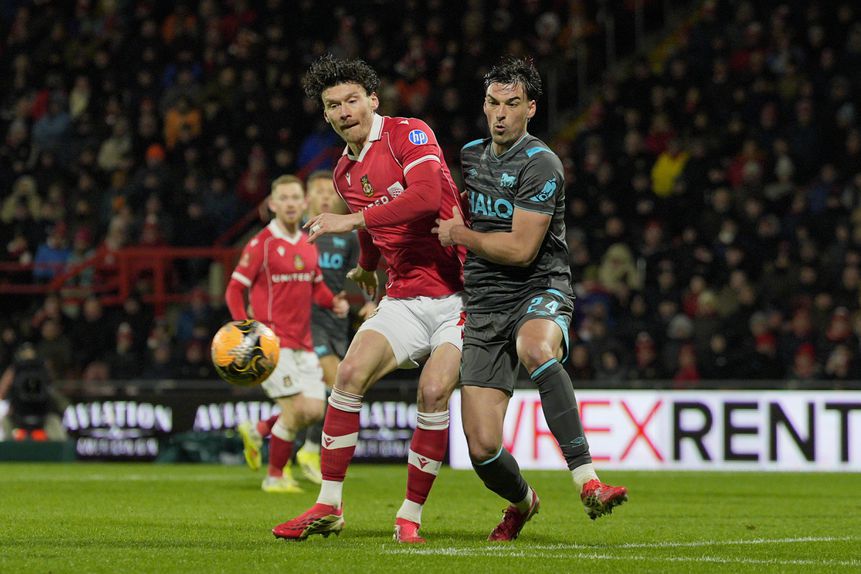 Em duelo de equipas do Championship, o Wrexham sorriu no final contra o Ipswich