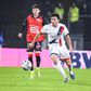 João Neves em ação pelos parisienses diante do Rennes