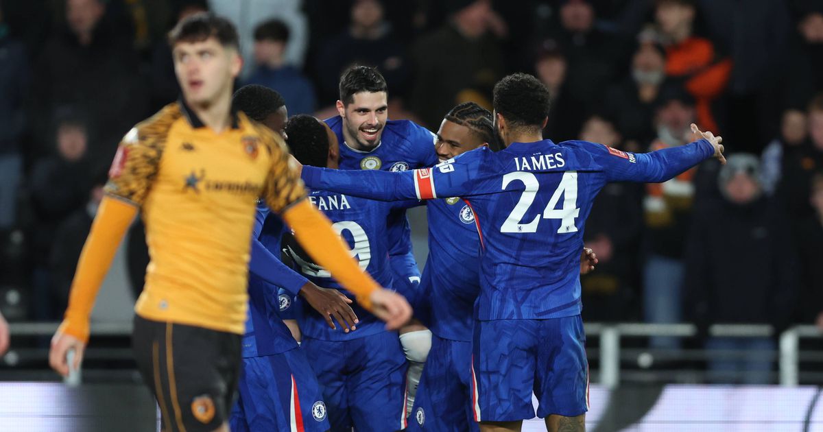 Adeptos do Hull detidos por cânticos homofóbicos no jogo com o Chelsea