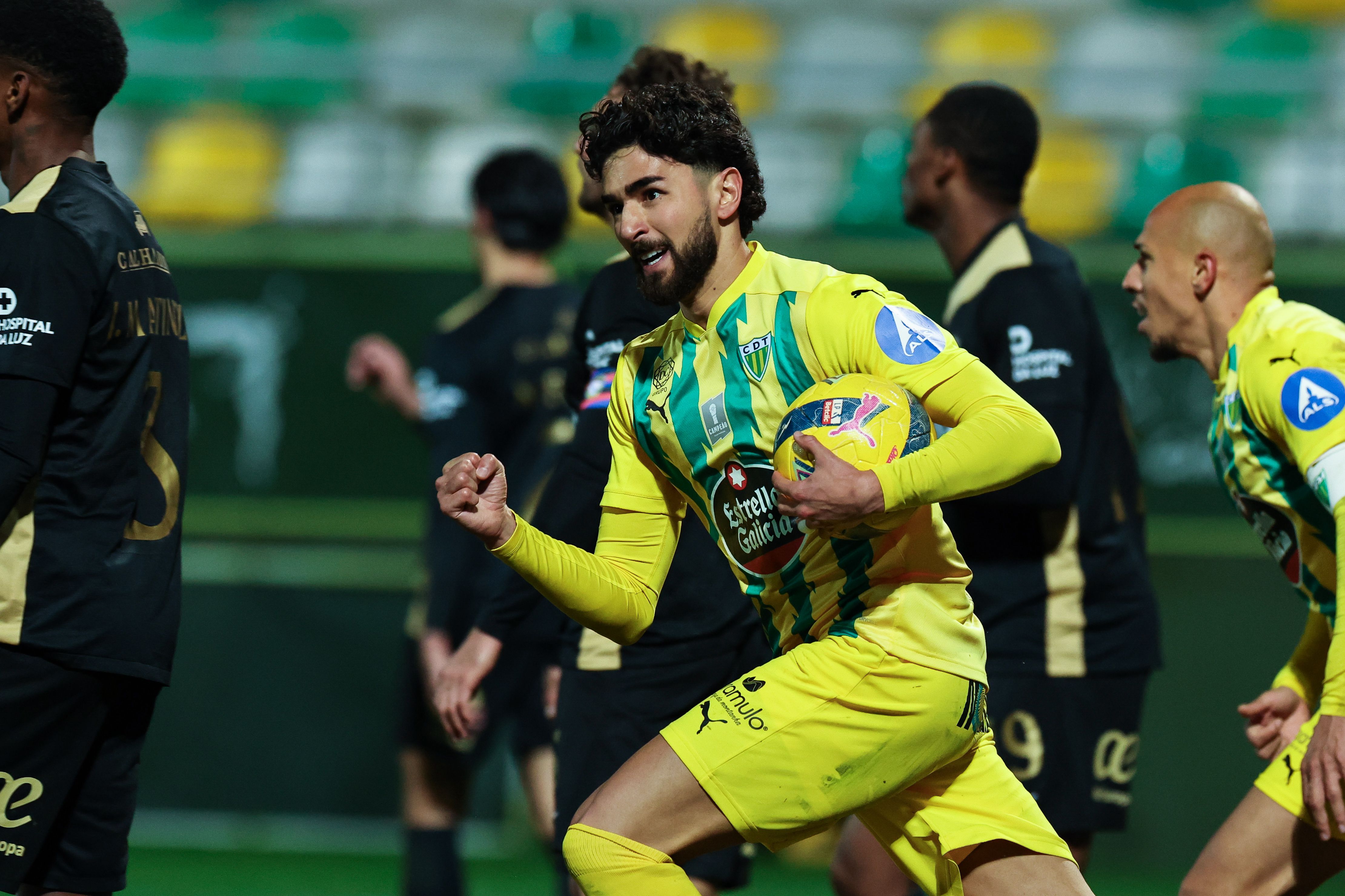 Defesa-central faturou na primeira aparição com a camisola tondelense e resgatou um ponto para a sua equipa - Foto: Paulo Novais/LUSA