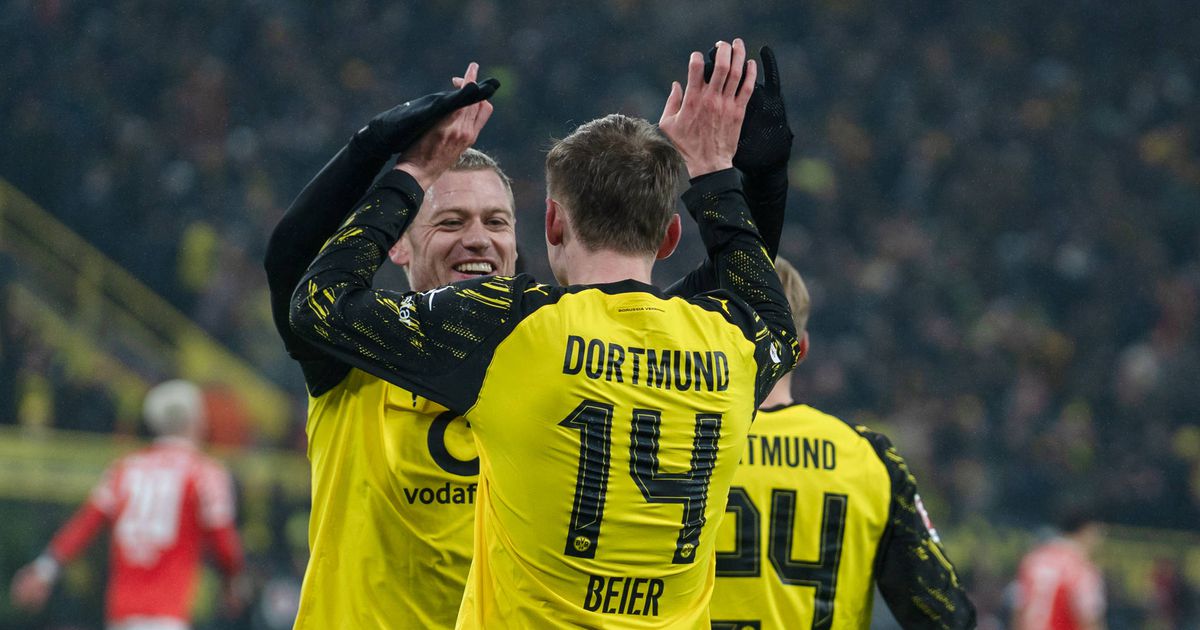 Dortmund goleia e continua perseguição ao Bayern