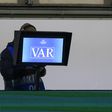 UEFA admite mudanças no VAR para evitar «intervenções microscópicas»