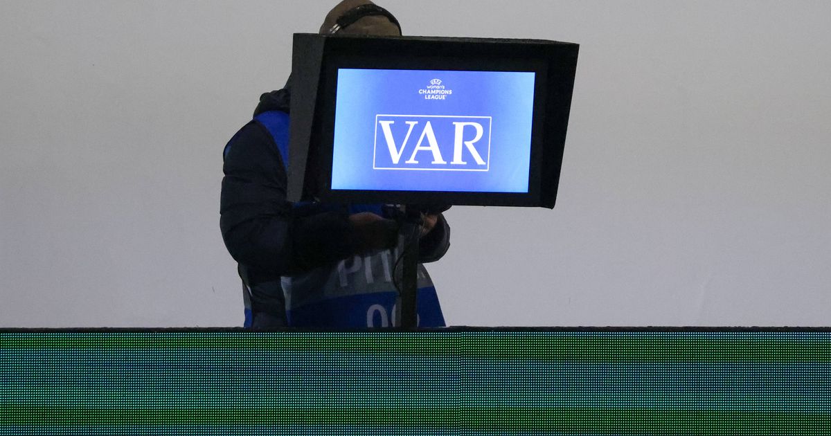UEFA admite mudanças no VAR para evitar «intervenções microscópicas»