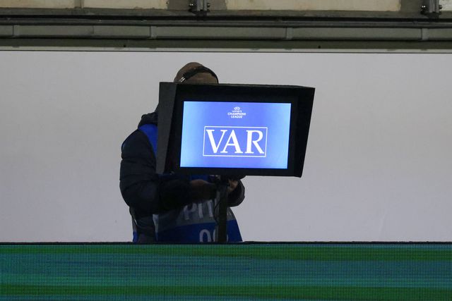 UEFA admite mudanças no VAR para evitar «intervenções microscópicas»