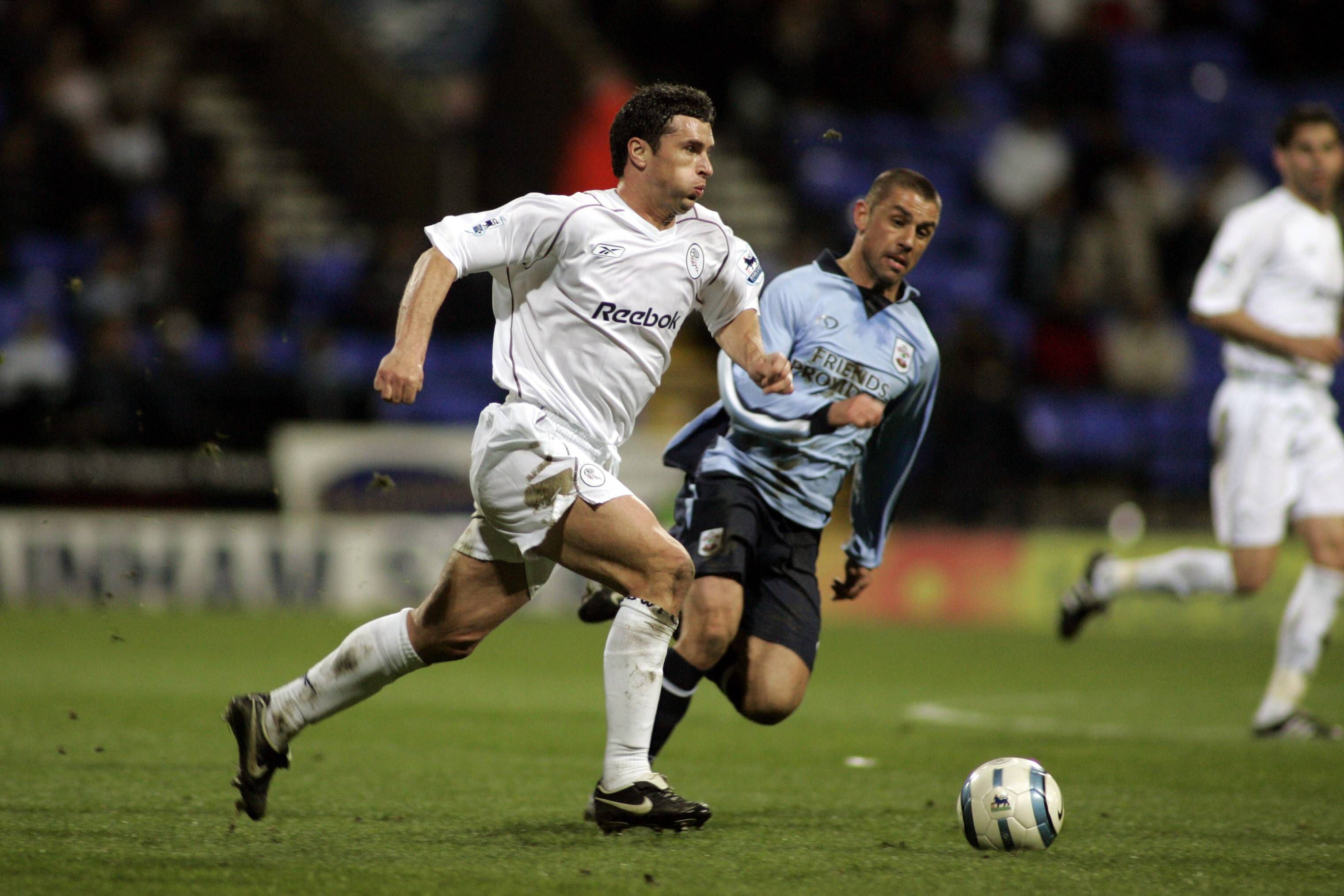 6. Gary Speed - 535 jogos por quatro clubes