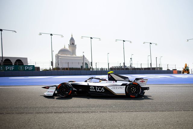 O português Félix da Costa terminou em 5.º lugar na primeira das duas corridas agendadas para a Arábia Saudita. IMAGO