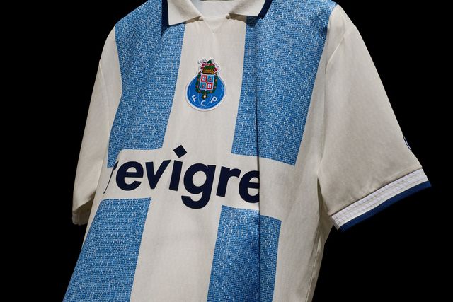 Riscas azuis da camisola são compostas pelos títulos conquistados ao longo dos 42 anos de presidência de Pinto da Costa - Foto: FC PORTO