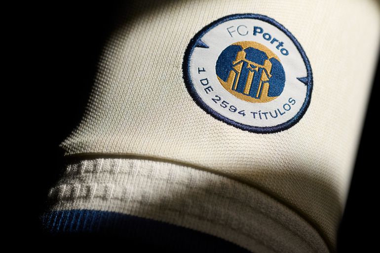 Camisola de homenagem a Pinto da Costa será lançada esta sexta-feira pelo FC Porto - Foto: D. R.