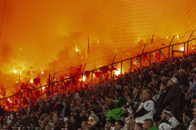 Colónia paga caro pelo uso de pirotecnia por parte dos adeptos