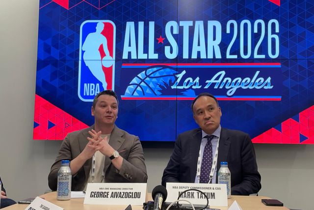 George Aivazoglou e Mark Tatum à conversa com a imprensa europeia em Los Angeles         Fotografia A BOLA