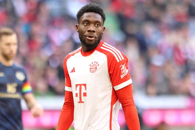 Diretor desportivo do Bayern coloca travão na saída de Davies