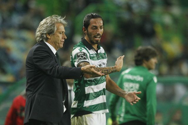 «Jorge Jesus faz dos jogadores laranjas. Espreme tudo!»