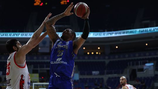 Dragão levou banho turco em Istambul