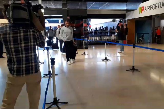 A partida da equipa do Benfica para a Escócia