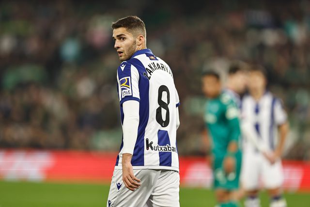 Arsen Zakharyan ficou retido em Paris e teve de voltar para trás