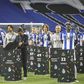 Sérgio Conceição, equipa técnica e jogadores com as medalhas de campeões nacionais, no Estádio do Dragão