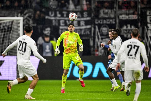 Matheus complicou e Ajax foi goleado em Frankfurt, Lazio de Nuno Tavares segue em frente