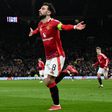 Bruno Fernandes a celebrar o hat trick na goleada do Man. United à Real Sociedad