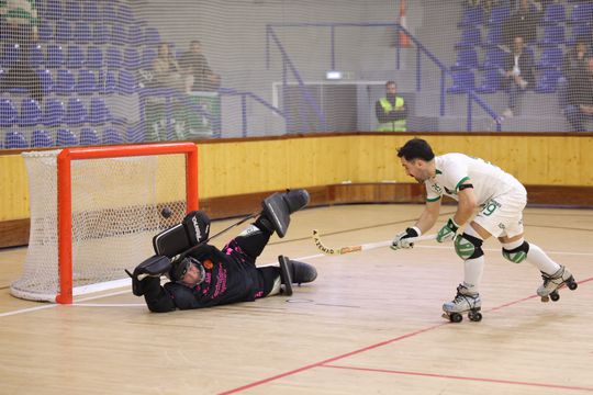 Sporting vence e reforça liderança