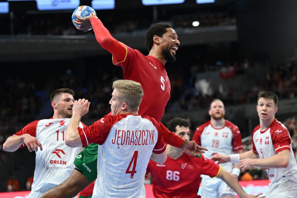 Portugal arranca a ferros empate na Polónia