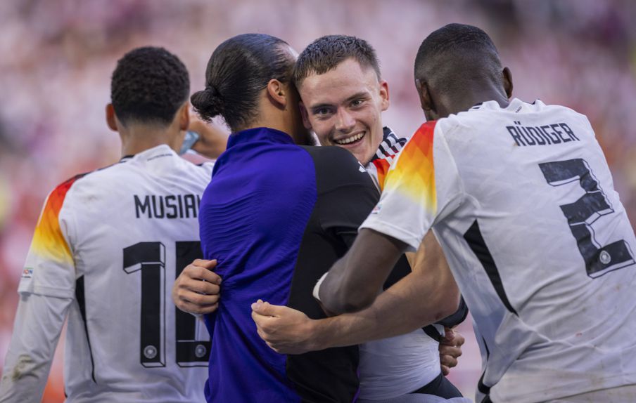 Florian Wirtz a celebrar na seleção alemã