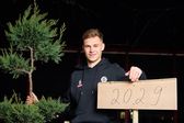 Kimmich plantou uma árvore para provar que tem as raízes bem plantadas no Bayern