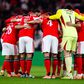 Plantel do Benfica (foto: Imago)