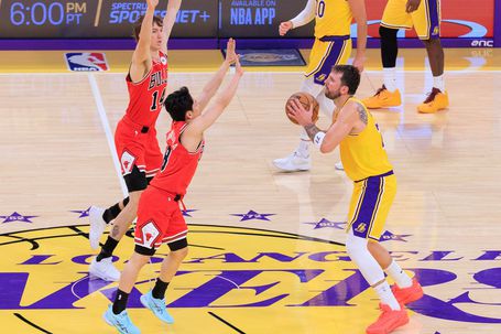 Luka Doncic frente aos Bulls