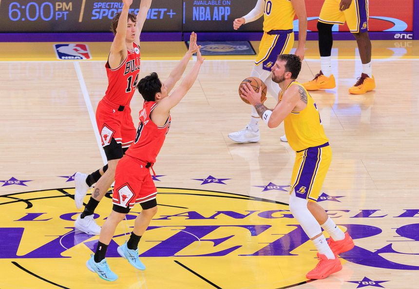 Luka Doncic frente aos Bulls