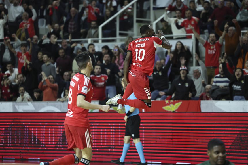 Arthur marcou o segundo dos encarnados - Foto: FPF