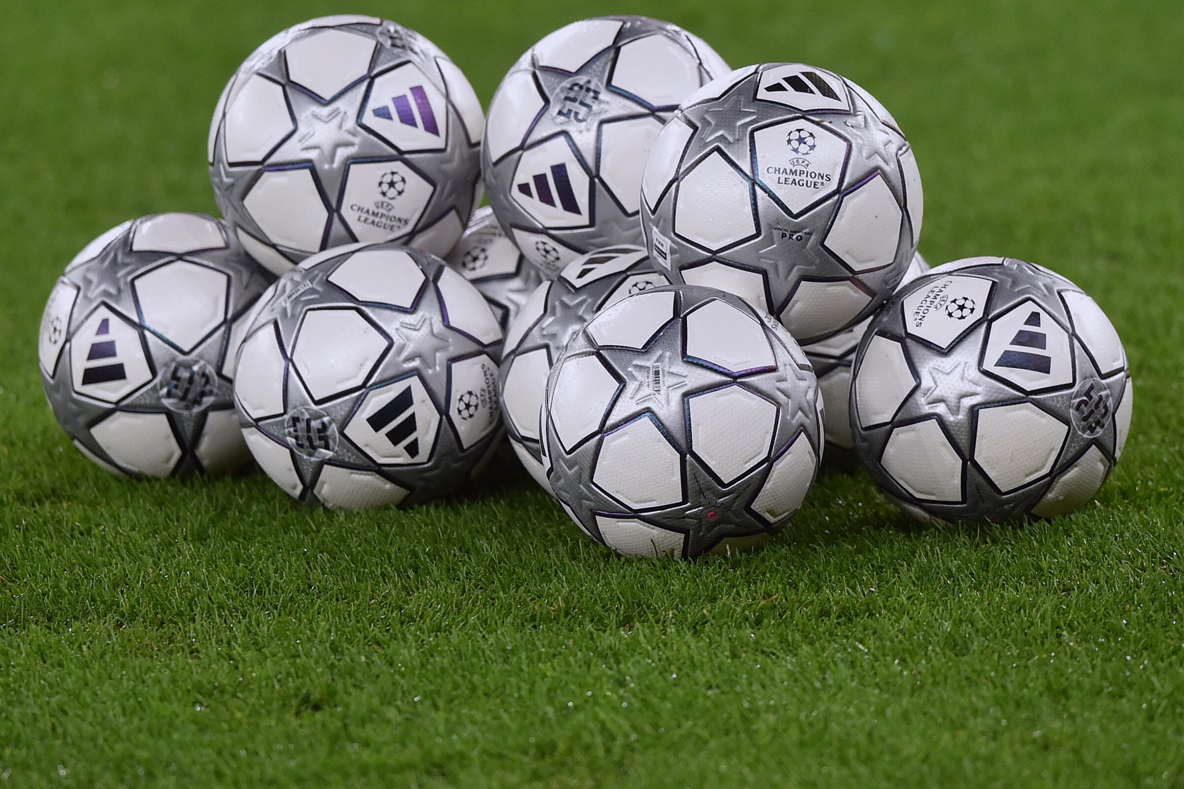 A bola da Champions (foto Miguel Nunes)