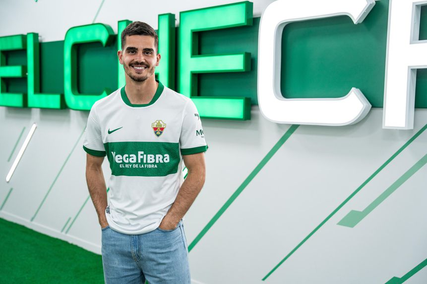 André Silva leva sete golos em 22 jogos pelo Elche em 2025/26