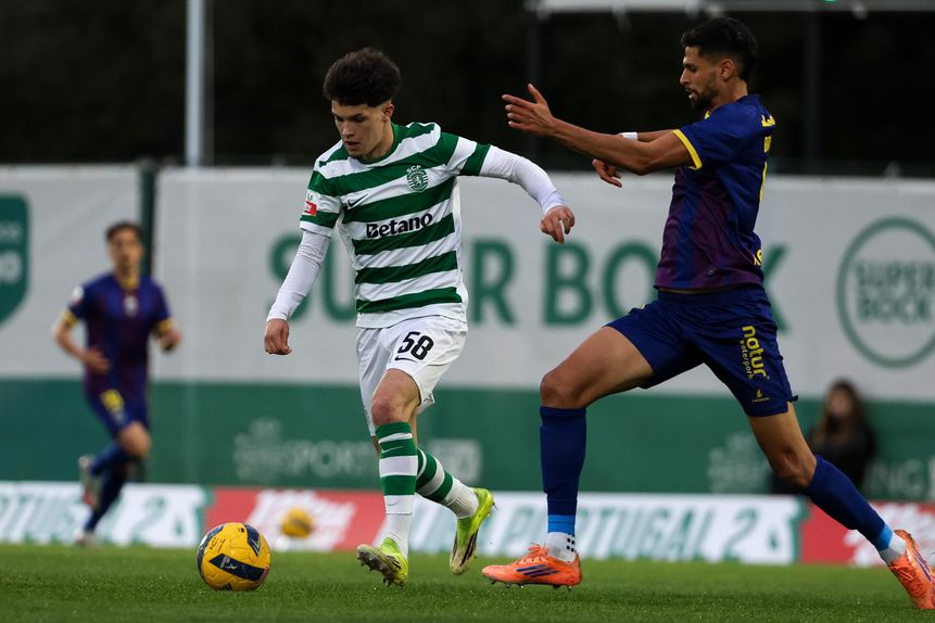 Flávio Gonçalves bem tentou empurrar os verdes e brancos, mas Bruno Rodrigues e companhia não deixaram - Foto: Sporting