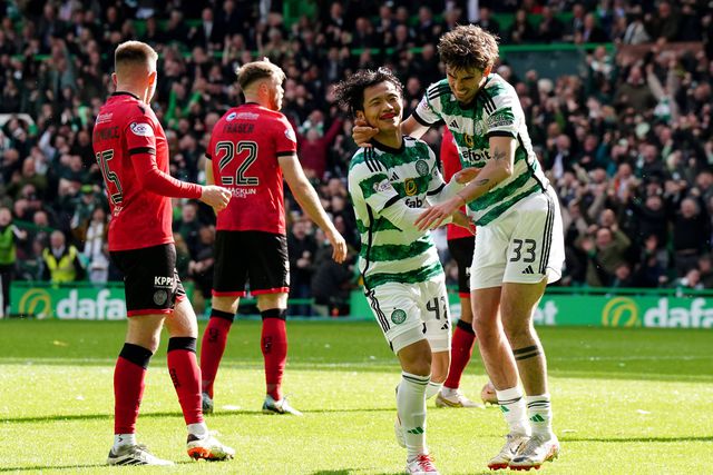 Celtic vence com Paulo Bernardo e coloca pressão no Rangers