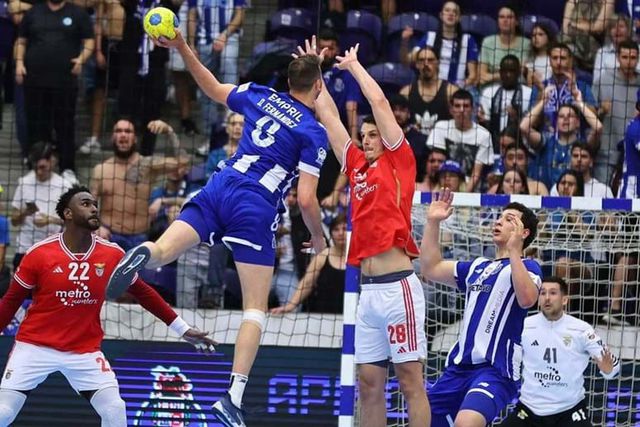 FC Porto vence clássico e afasta Benfica da luta pelo título