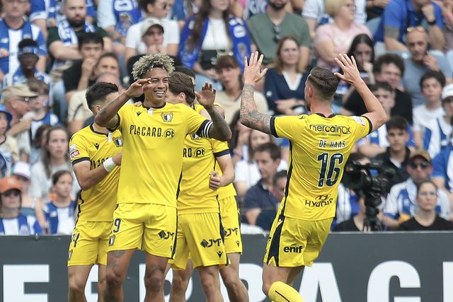 Os destaques do Famalicão: Cádiz ao sol na sua 'praia'