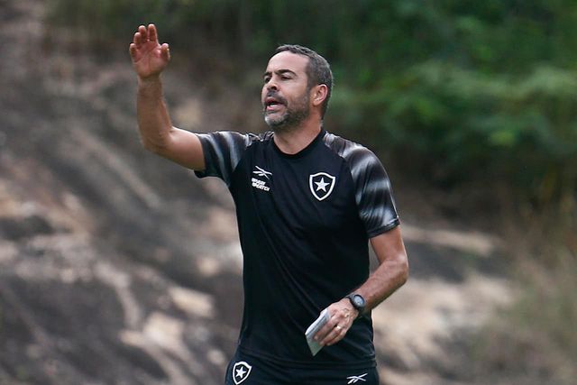 Três jogadores do Botafogo de Artur Jorge estão de saída