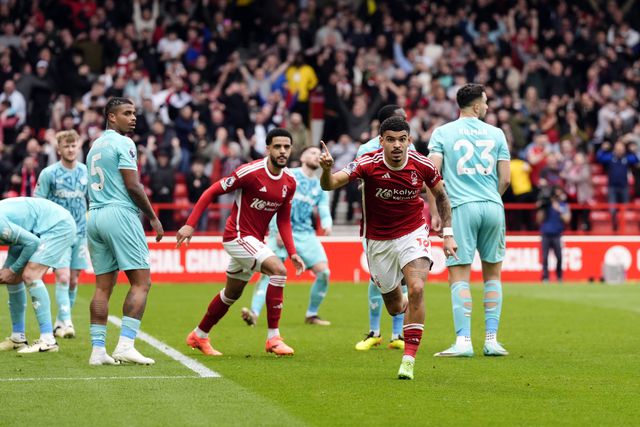 Premier League: NES empata no reencontro com o Wolverhampton