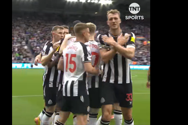 VÍDEO: jogador do Newcastle faz celebração em língua gestual
