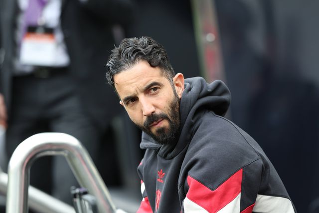 Ruben Amorim frustrado no banco de suplentes do Man. United