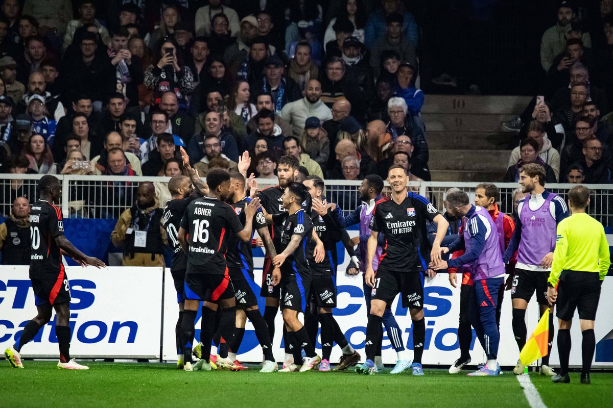 Lyon perde e atrasa-se na luta pela Champions em França