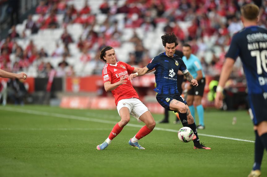 Jason num duelo com Carreras, na primeira parte, no Estádio da Luz