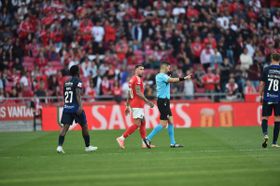 Benfica queixa-se da arbitragem e fala em benefício ao Sporting nos Açores