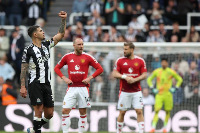 Bruno Guimarães festeja o quarto golo do Newcastle ao Manchester United