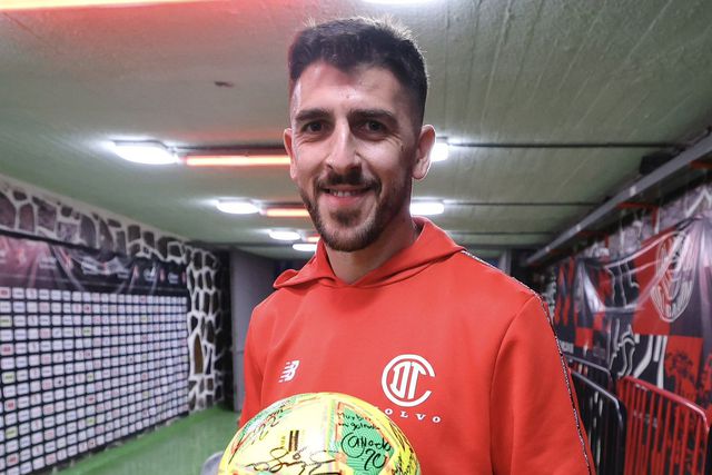 Vídeos: Paulinho faz hat trick e já lhe chamam 'Pauligoat'